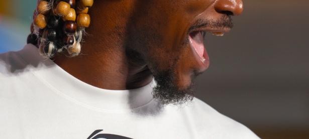 九游体育-巴特勒回归赛场，连败首场状态亮眼，独行侠观众沸腾！的简单介绍