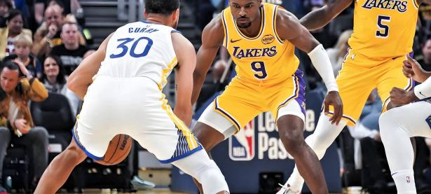 九游-浓眉哥在勇士比赛中势不可挡，回归赛场引发热议！的简单介绍